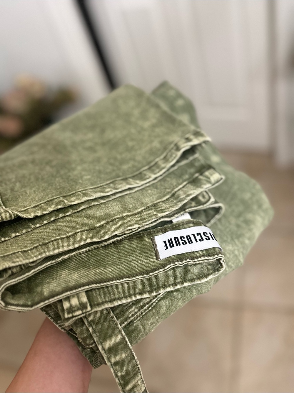 Disclosure Green mineral wash wide leg denim cargo pants EUC like new size 7/28 - Picture 13 of 13